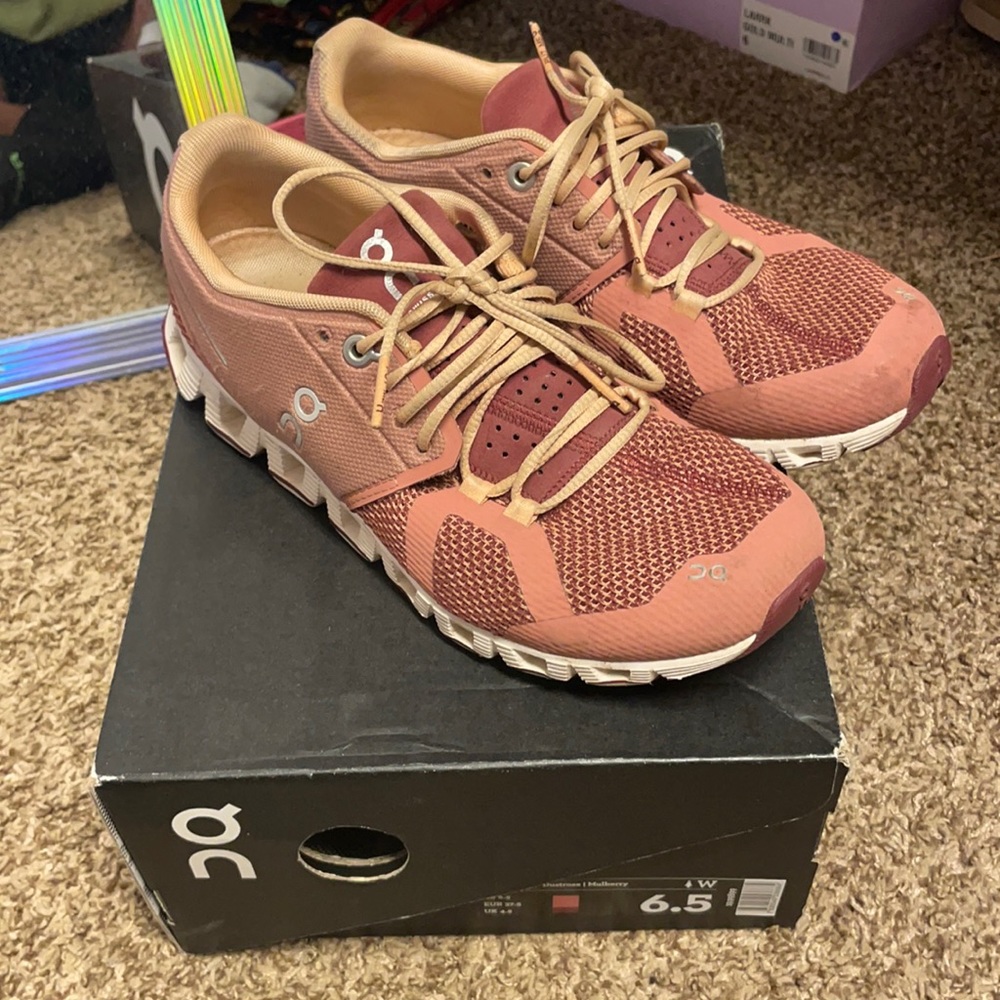 On cloud women’s 6.5 dust rose/mulberry